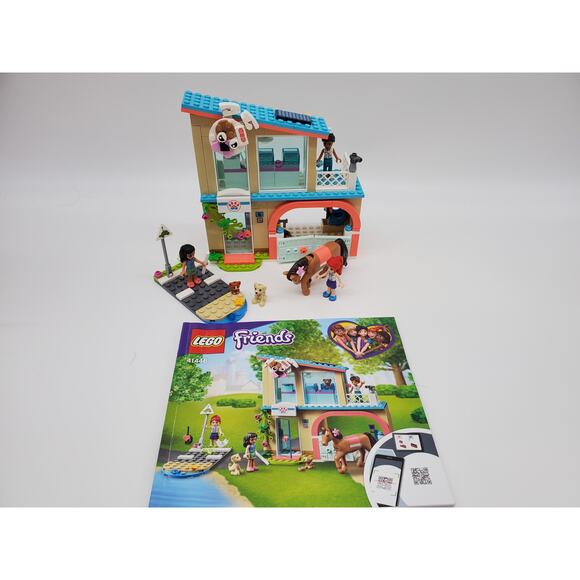 Lego Friends - Heartlake City Vet Clinic - 41446 - Picture 1 of 9